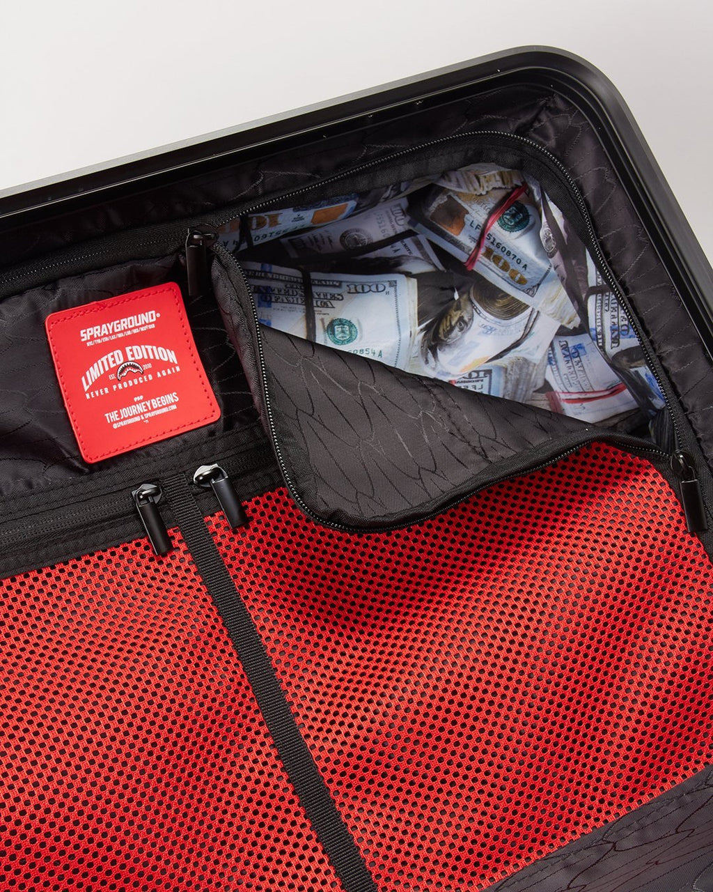 SHARKITECTURE MOLDED 29? FULL-SIZE LUGGAGE