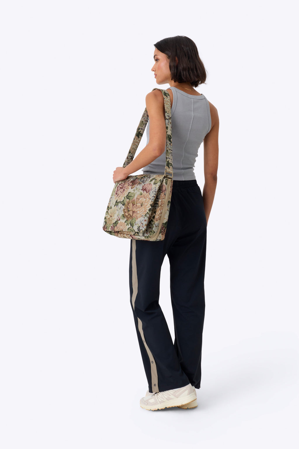 Resale The Expandable Messenger Tote in Vintage Floral