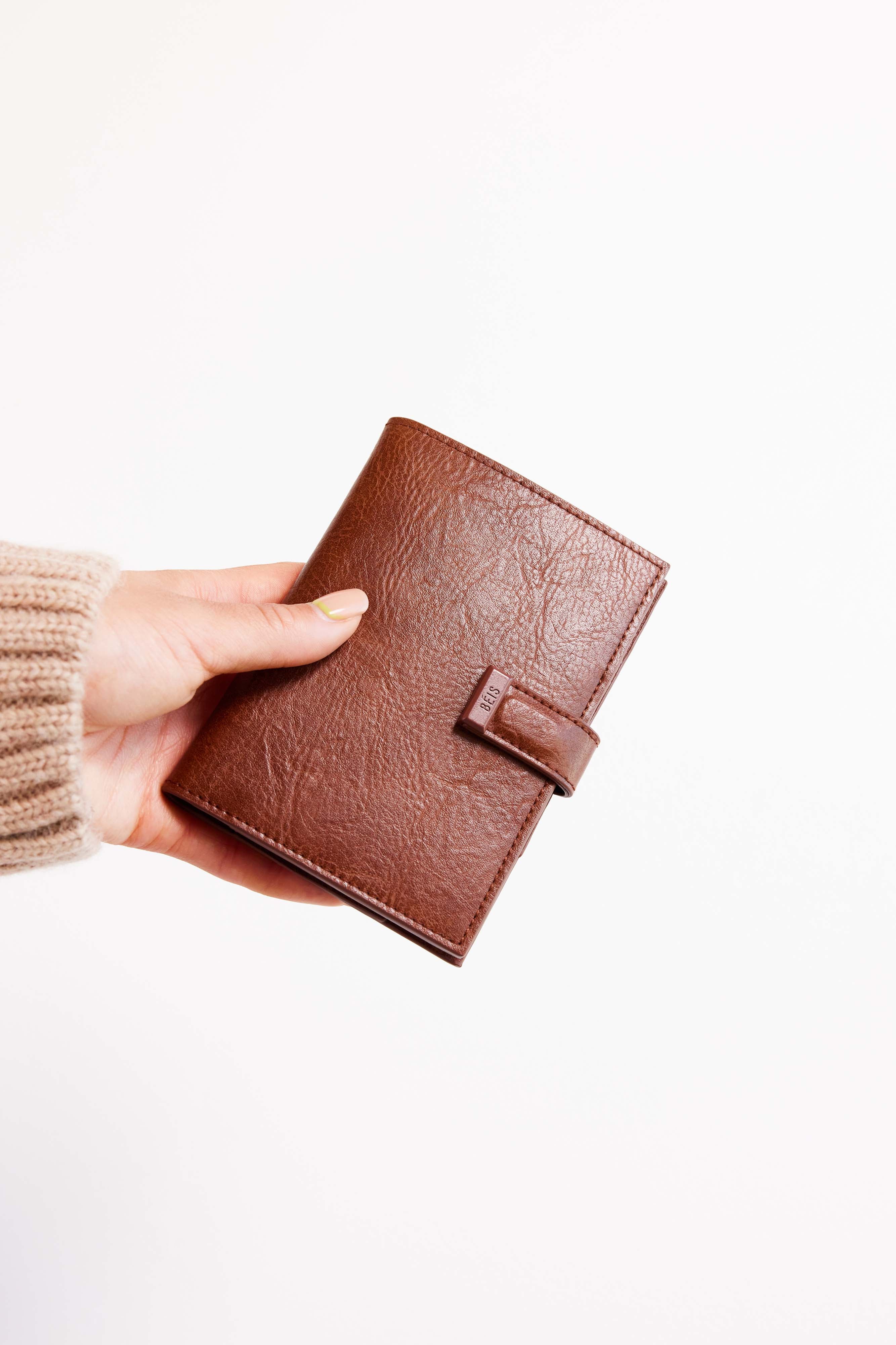 The Passport & Luggage Tag Set in Maple